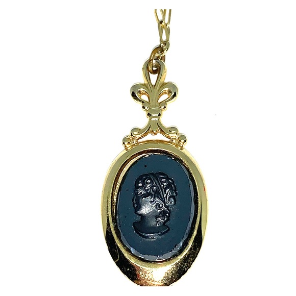 Sarah Coventry Vintage Cameo Necklace - Picture 1 of 6